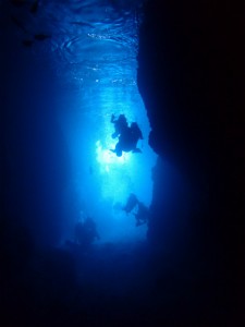 沖縄　ダイビング　体験　青の洞窟　真栄田岬