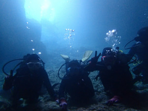 沖縄　体験ダイビング　青の洞窟