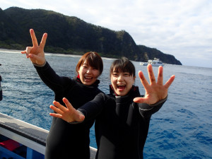 沖縄　ダイビング　慶良間　体験ダイビング　ウミガメと泳ごう