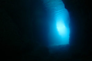 沖縄　体験ダイビング　青の洞窟