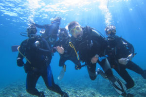 沖縄　ダイビング　外国人ダイバー