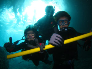 沖縄　ダイビング　青の洞窟