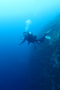 沖縄　ダイビング　オーバーヘッドロック