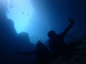 沖縄　体験ダイビング　真栄田　青の洞窟