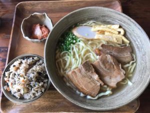 万座　沖縄　恩納村　沖縄そば　ランチ