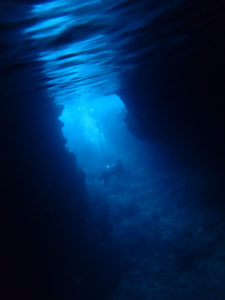 沖縄　恩納村　青の洞窟　真栄田岬　ダイビング　体験ダイビング