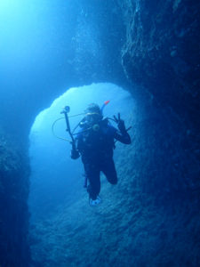 沖縄　読谷村　残波　残波岬　ボートダイビング　ファンダイビング　ダイビング　自社船