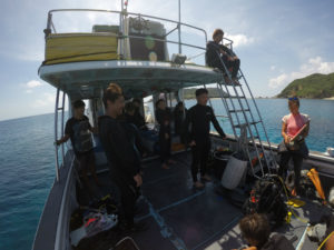 沖縄　慶良間　慶良間諸島　ダイビング　ボートダイビング　ファンダイビング　自社船　体験ダイビング