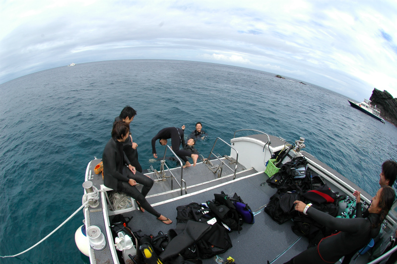沖縄　慶良間　慶良間諸島　ダイビング　ファンダイビング　体験ダイビング　ボートダイビング　自社船
