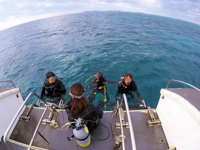 沖縄　チービシ　ナガンヌ島　ダイビング　ボートダイビング　体験ダイビング　自社船