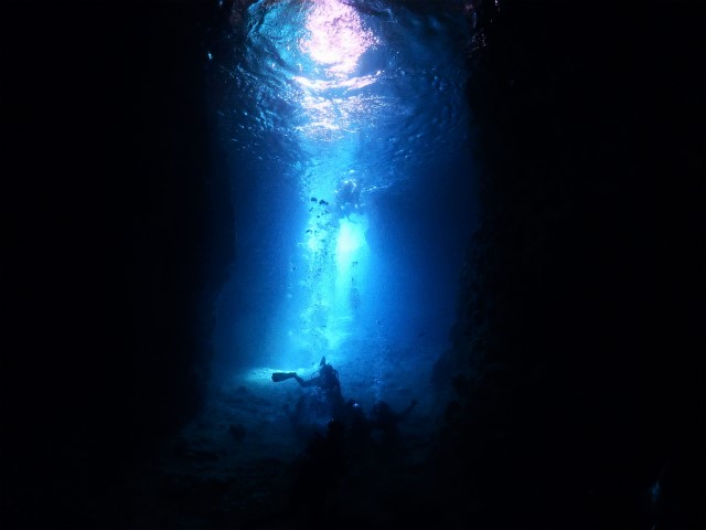 沖縄　真栄田岬　青の洞窟　ビーチダイビング　ダイビング　体験ダイビング
