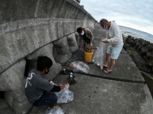沖縄　ダイビング　砂辺　海岸清掃