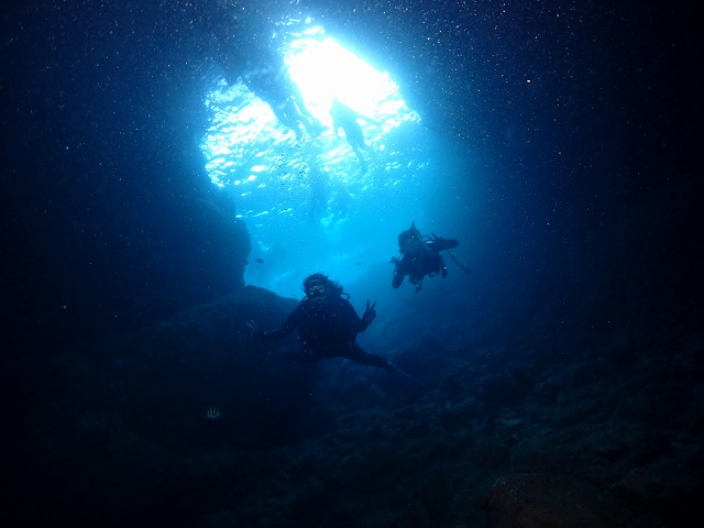 沖縄　前兼久　ボート　ダイビング　FUNダイビング　青の洞窟