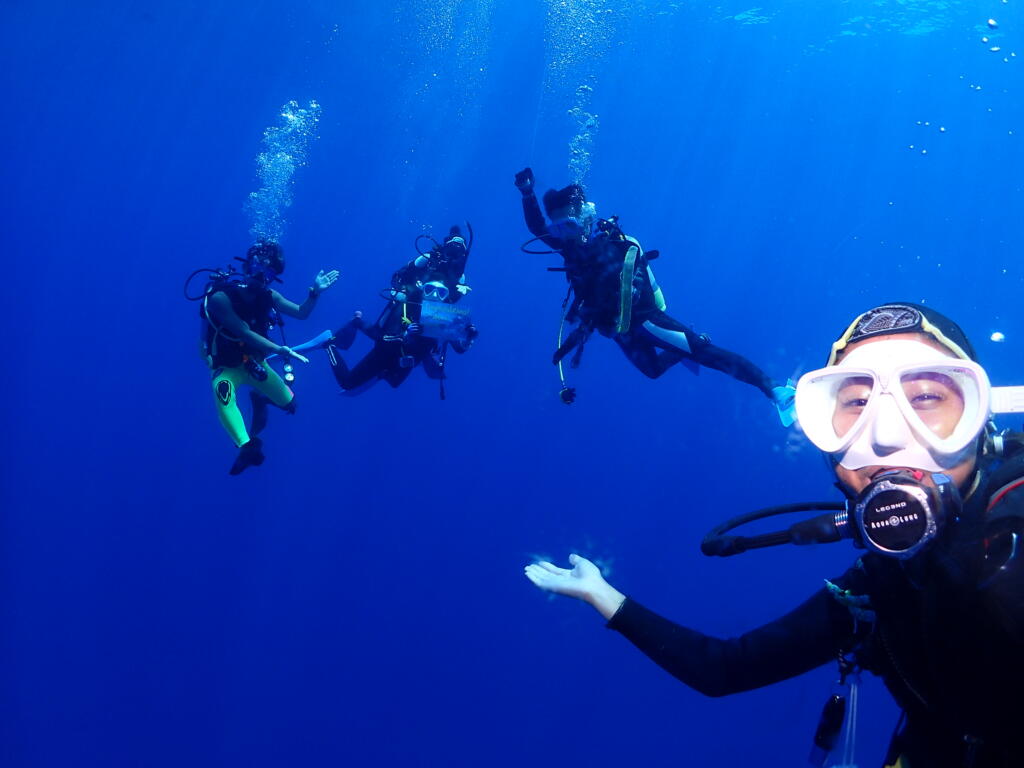 沖縄　ダイビング　渡名喜　自社船