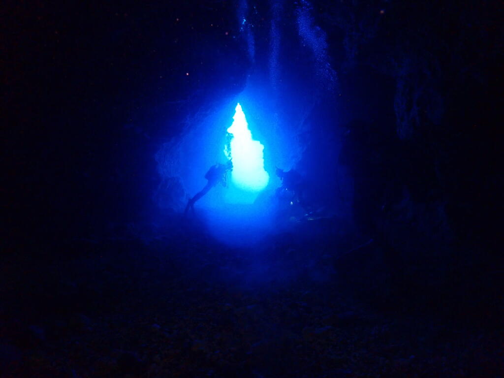 沖縄　ダイビング　渡名喜　自社船